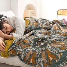 Midnight Floral Quilt: Large (230 x 250 cm/90.6x 98.4 in)