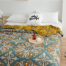 Midnight Floral Quilt: Large (230 x 250 cm/90.6x 98.4 in)
